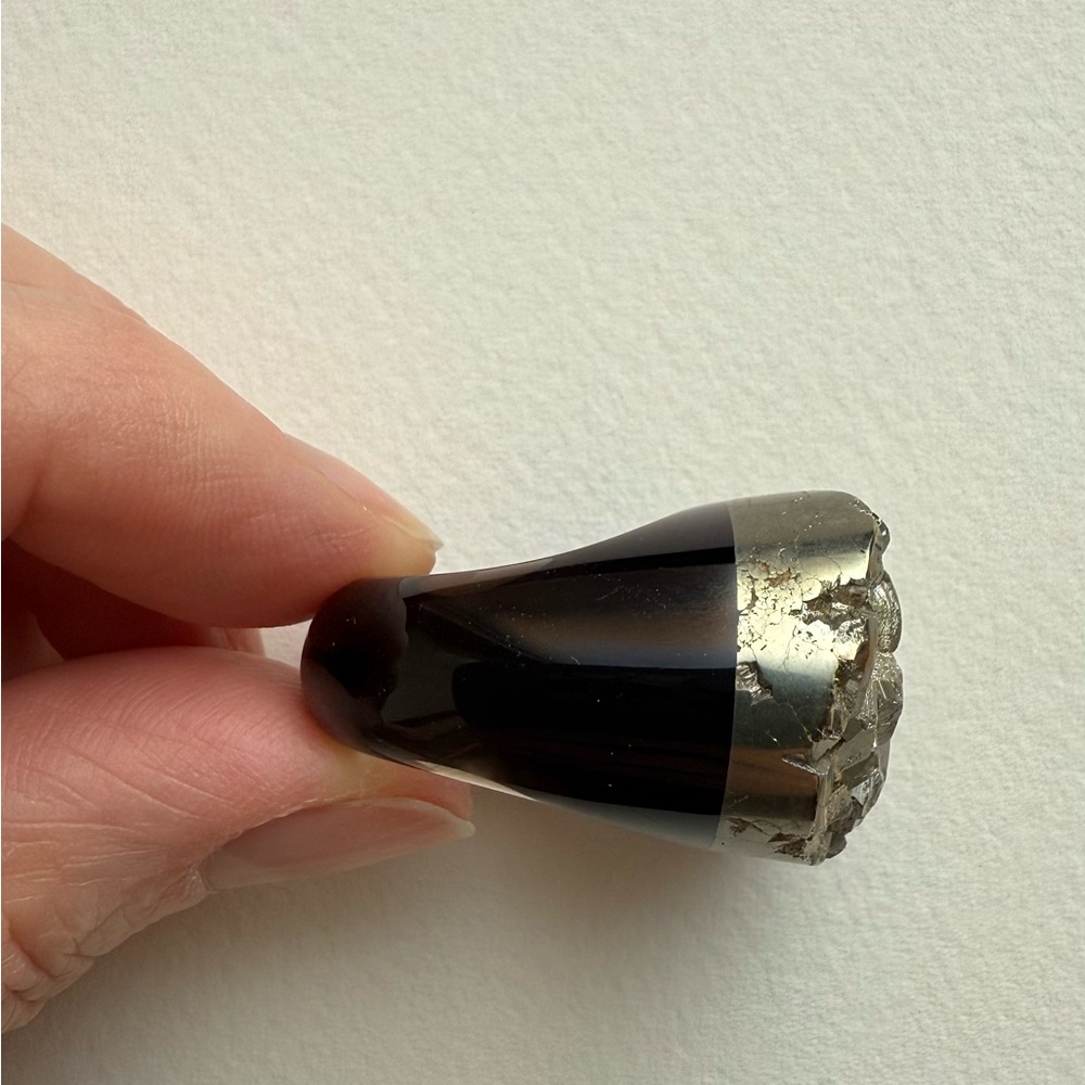 Pyrite Smoky Quartz Cocktail Statement Ring
Natural materials Handmade Brazil - Picture 6 of 7